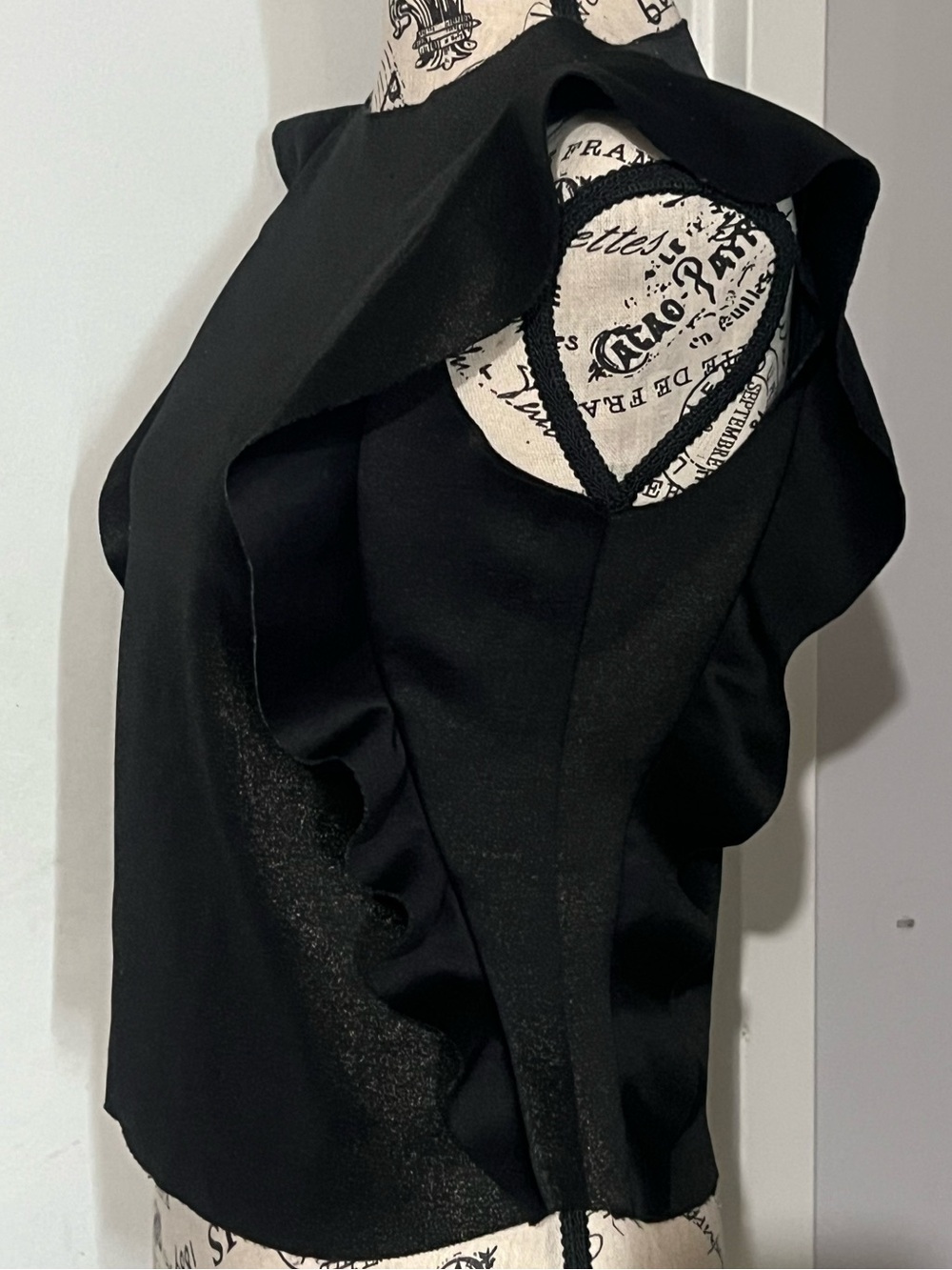 Design Lab Lord & Taylor Black Ruffle Sleeve Shell Top - Picture 2 of 7